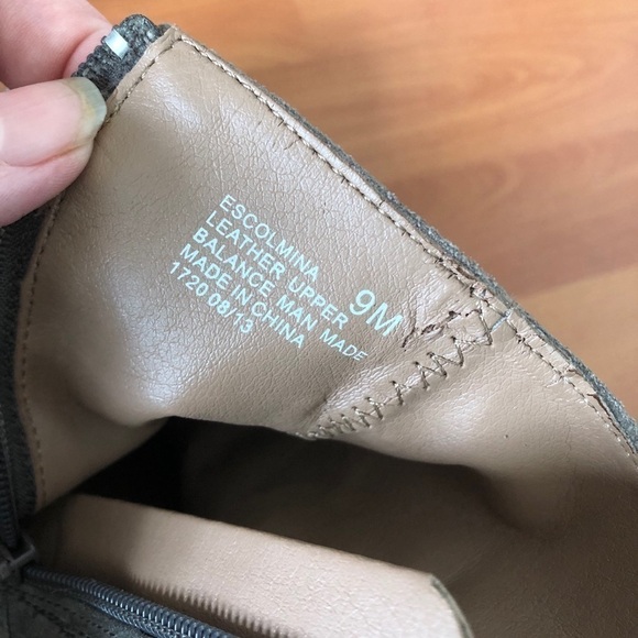 Easy Spirit Suede Wedge Boots Size 9 Gray Buckle - Picture 14 of 15